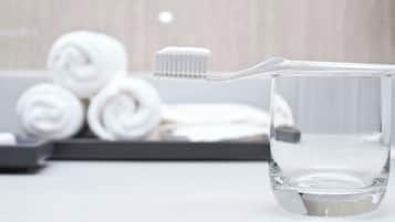 Vòi sen/bồn tắm kết hợp, máy sấy tóc, khăn tắm