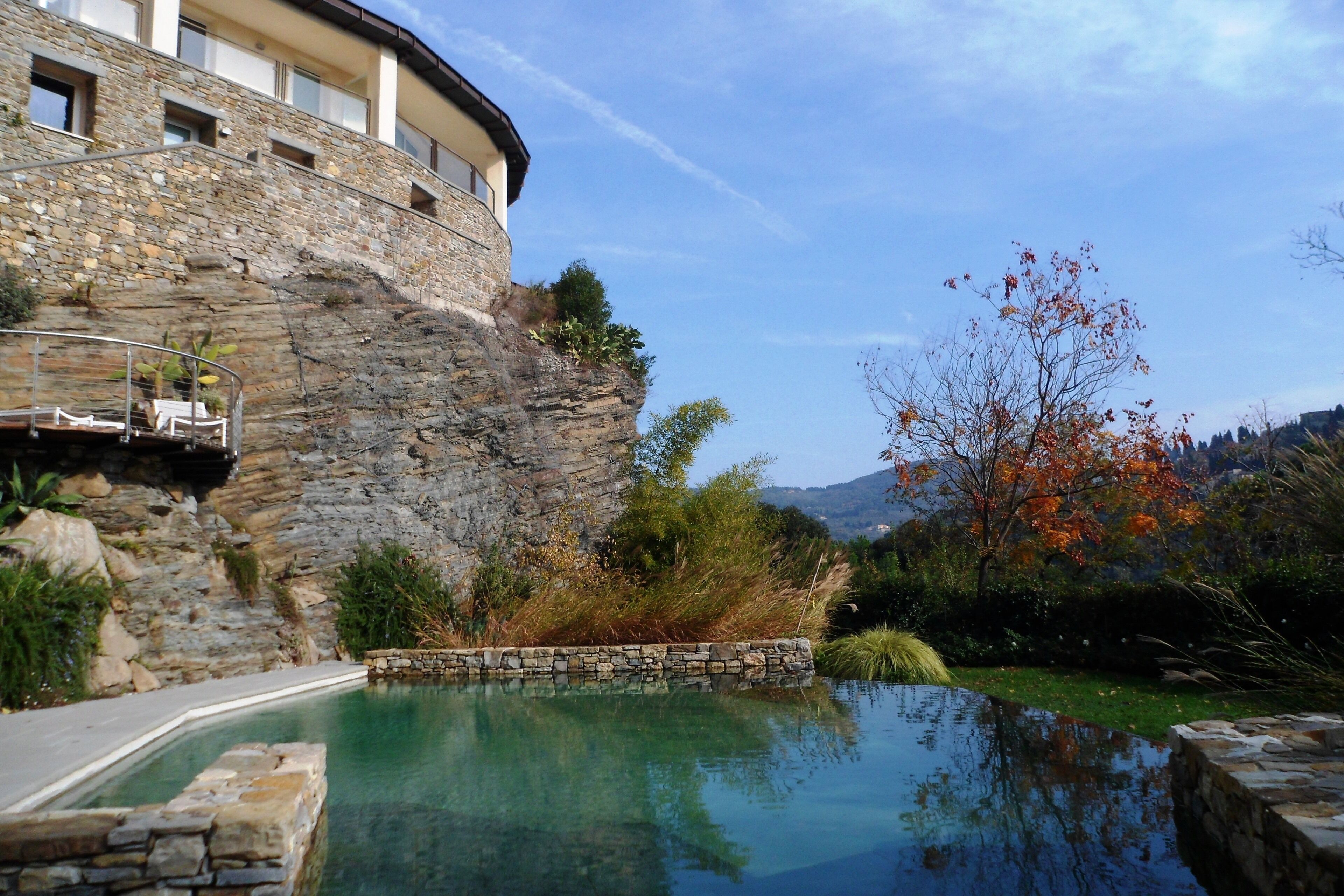 Vista frontal de la propiedad