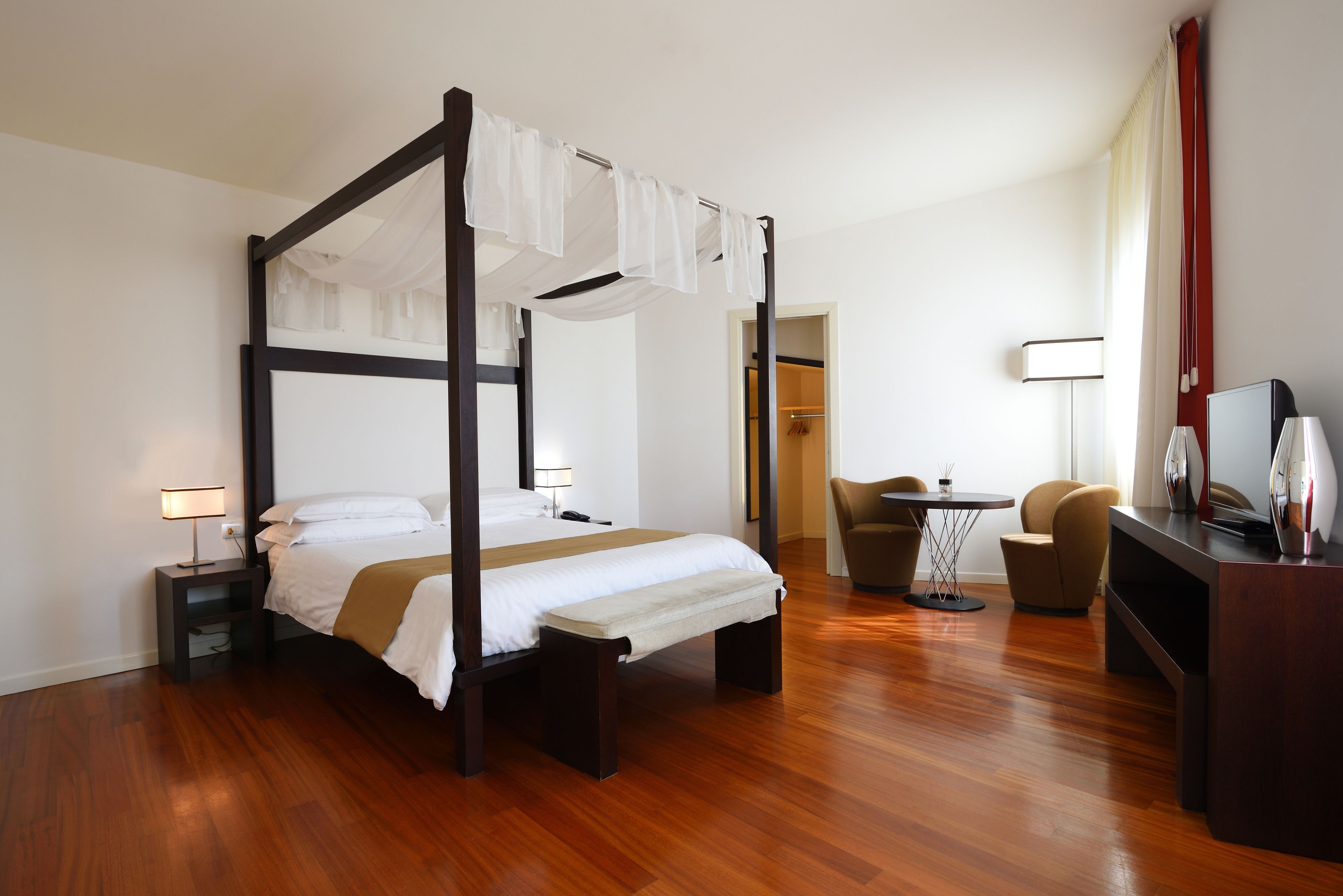 Suite Royal | Ropa de cama de alta calidad, edredón y minibar 