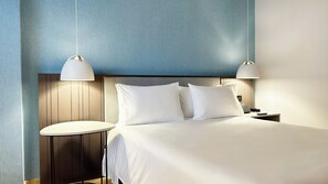 Comfort-værelse - 1 kingsize-seng | 1 soveværelse, premium-sengetøj, dundyner, pengeskab på værelset