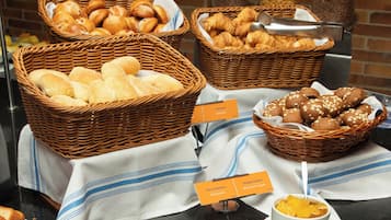 Free daily full breakfast