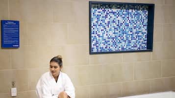 Baño de vapor y masajes con piedras calientes