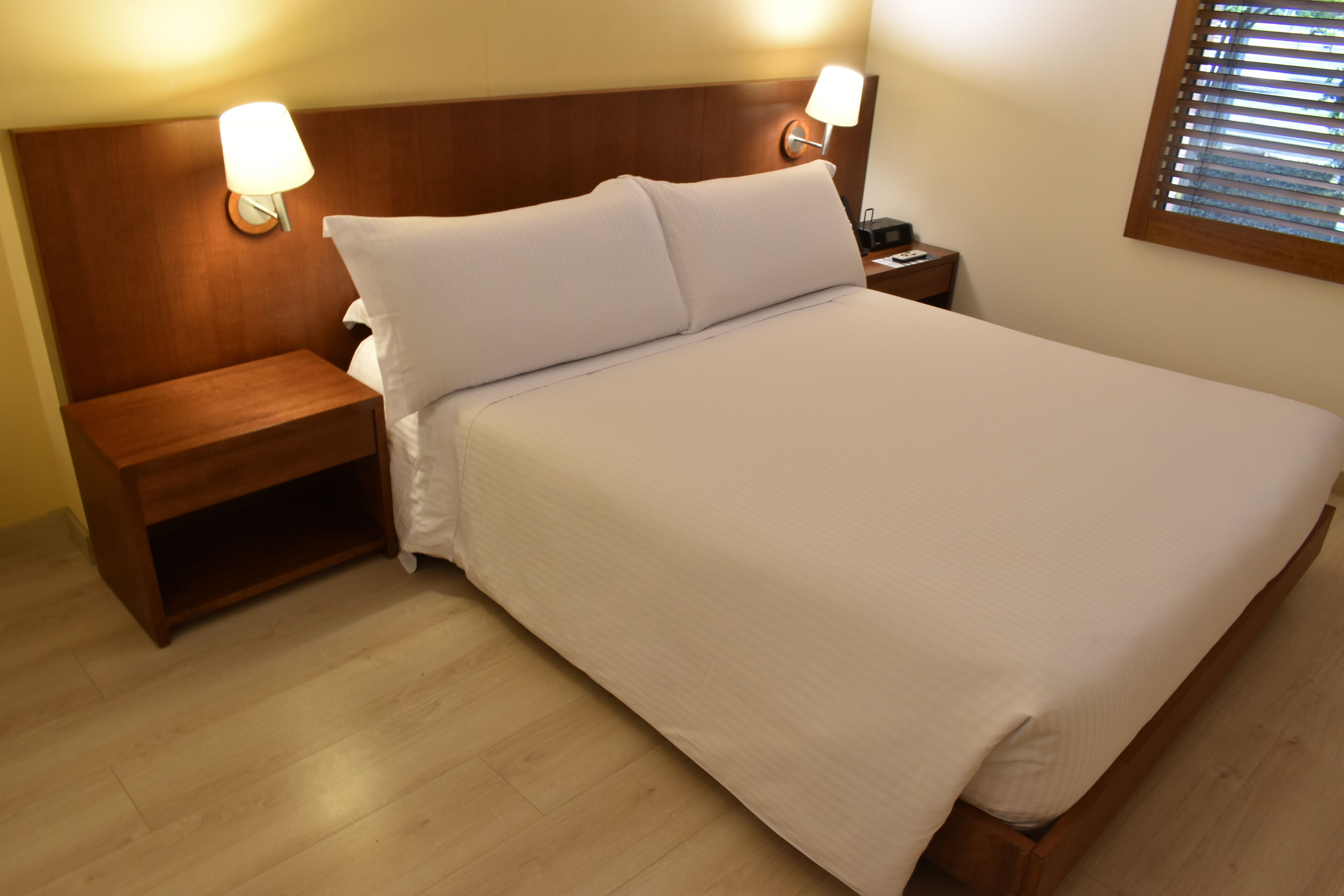superior room, 1 queen bed | 1 bedroom, premium bedding, down duvets, in-room safe