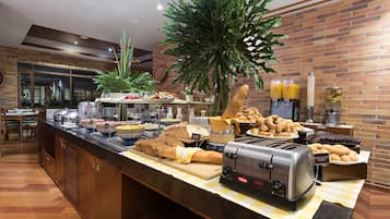Petit déjeuner complet compris tous les jours