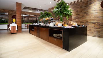 Free daily full breakfast