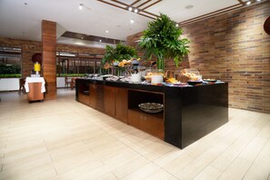 Free daily full breakfast