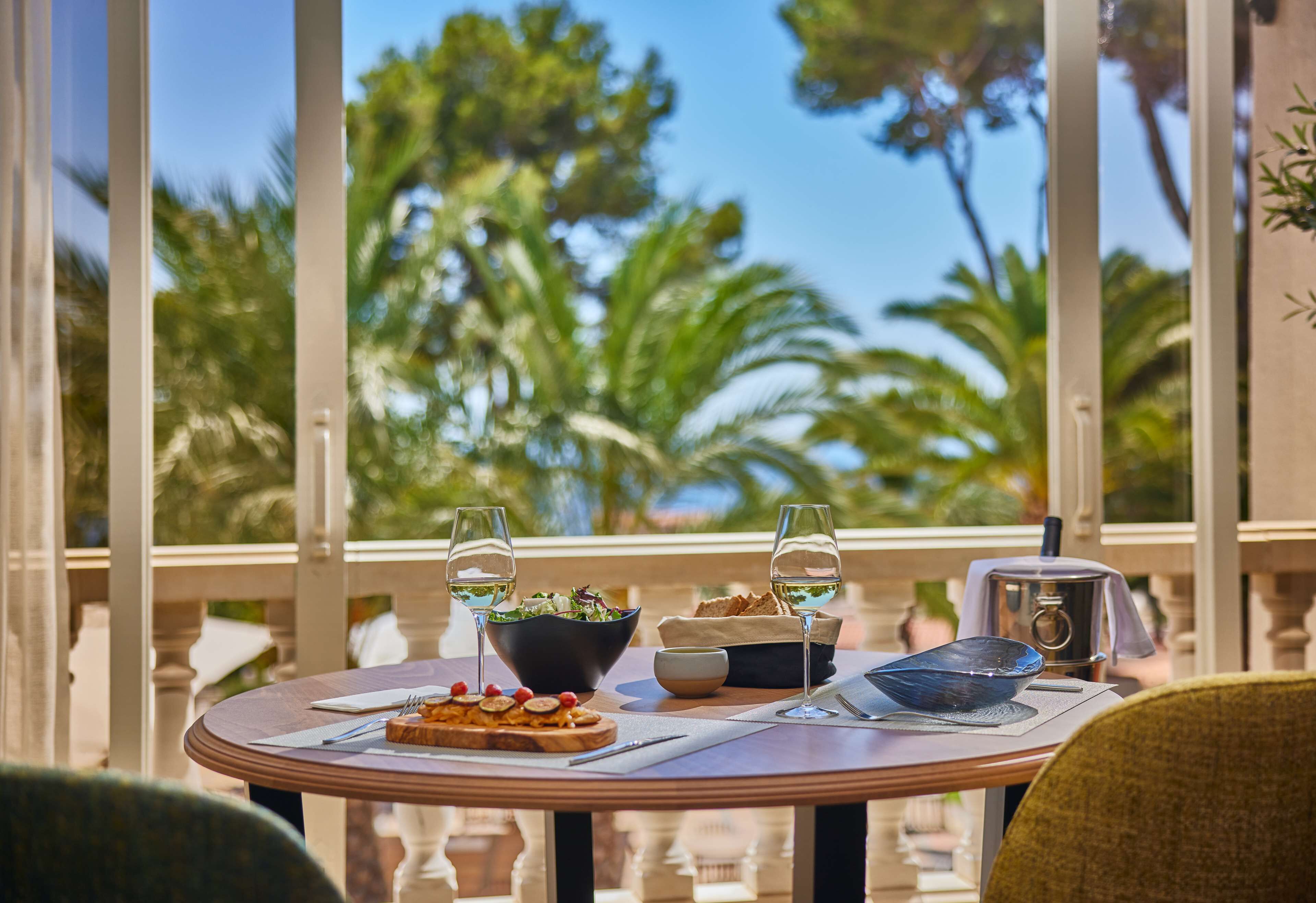 2 restaurantes: opção de café da manhã, almoço e jantar