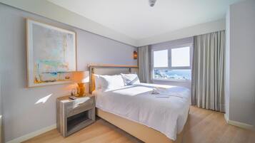 Premium suite, 1 kingsize bed, uitzicht op zee | Hypoallergeen beddengoed, een kluis op de kamer