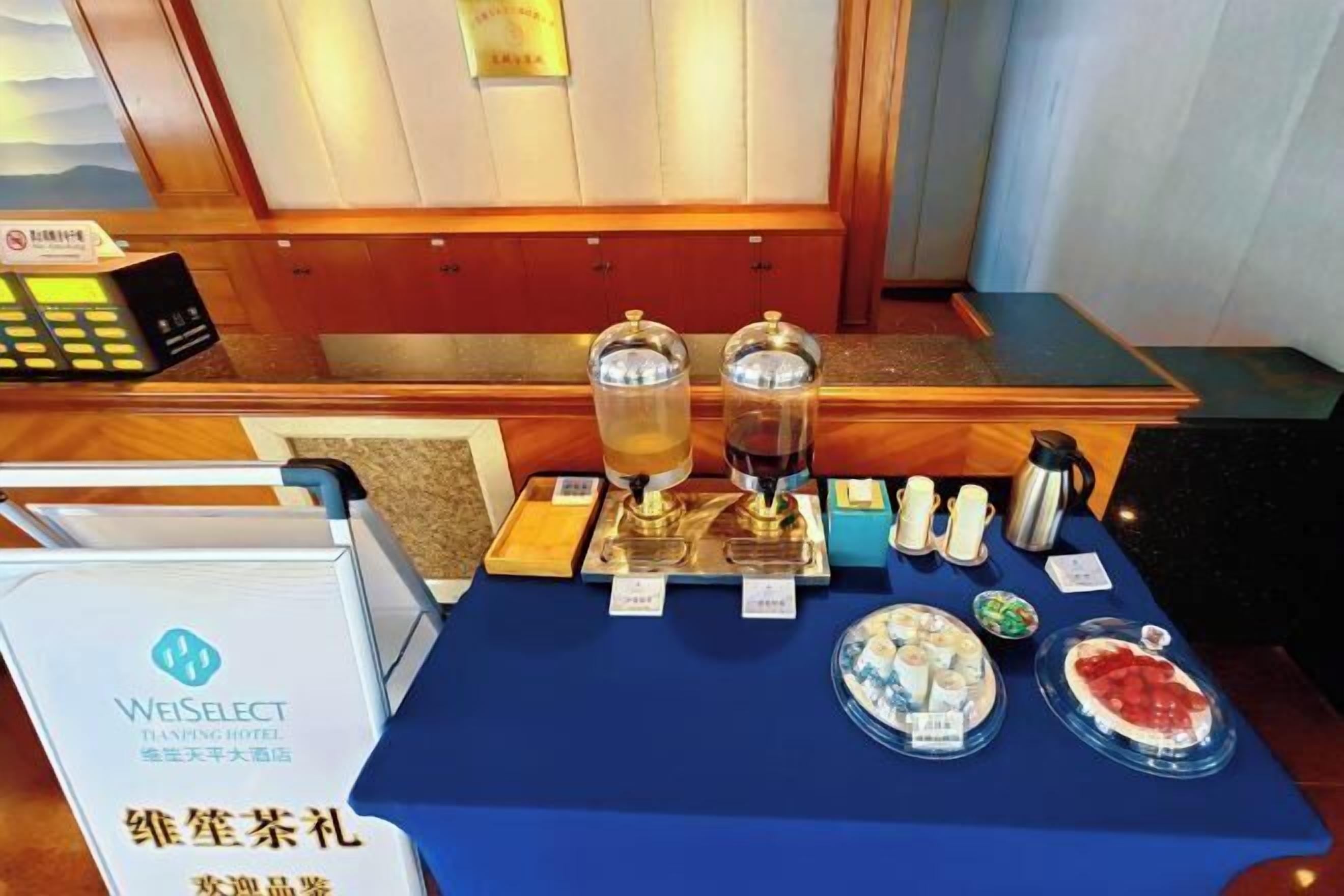 Lunch and dinner served