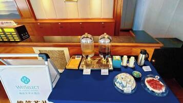 Lunch and dinner served