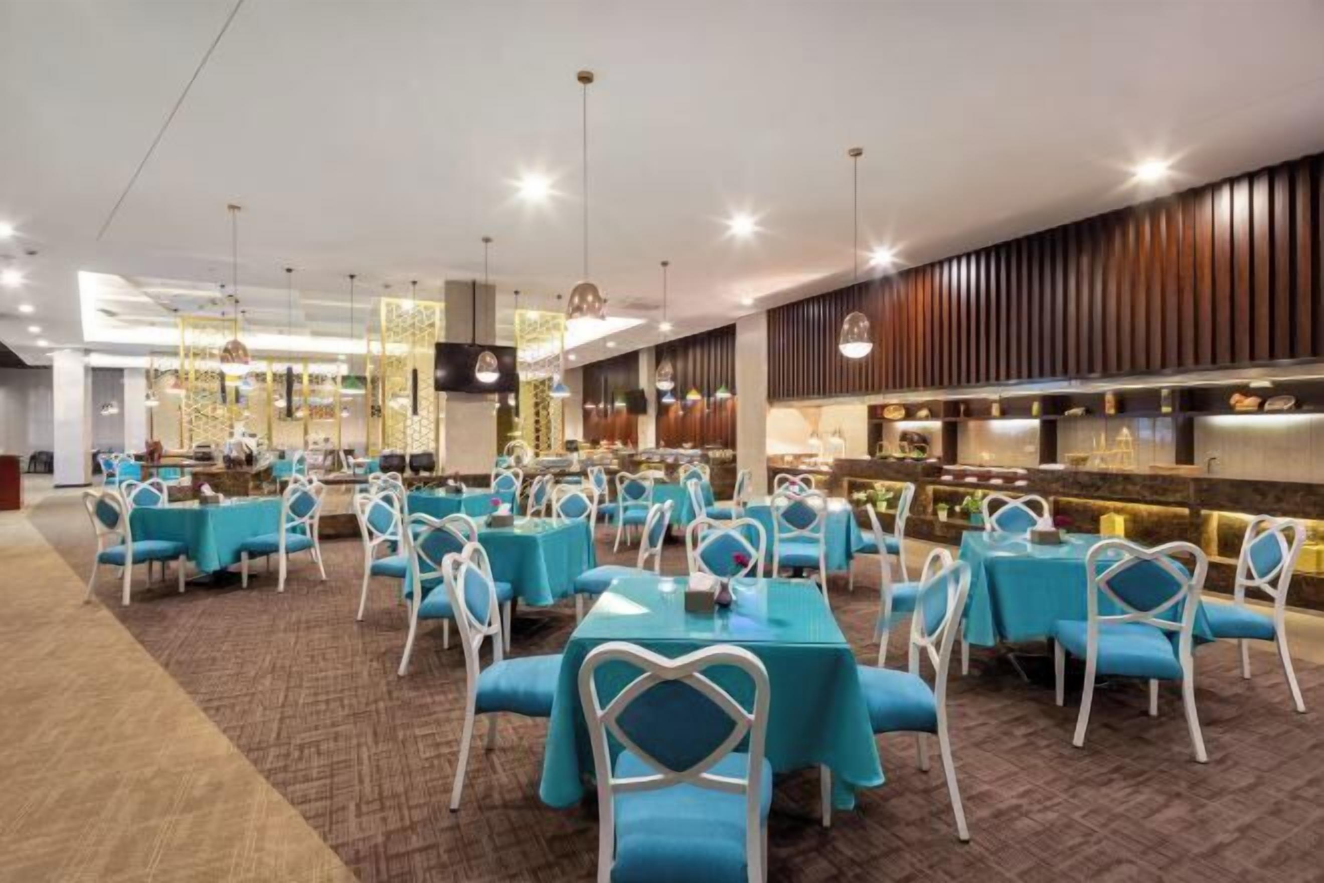 Lunch and dinner served