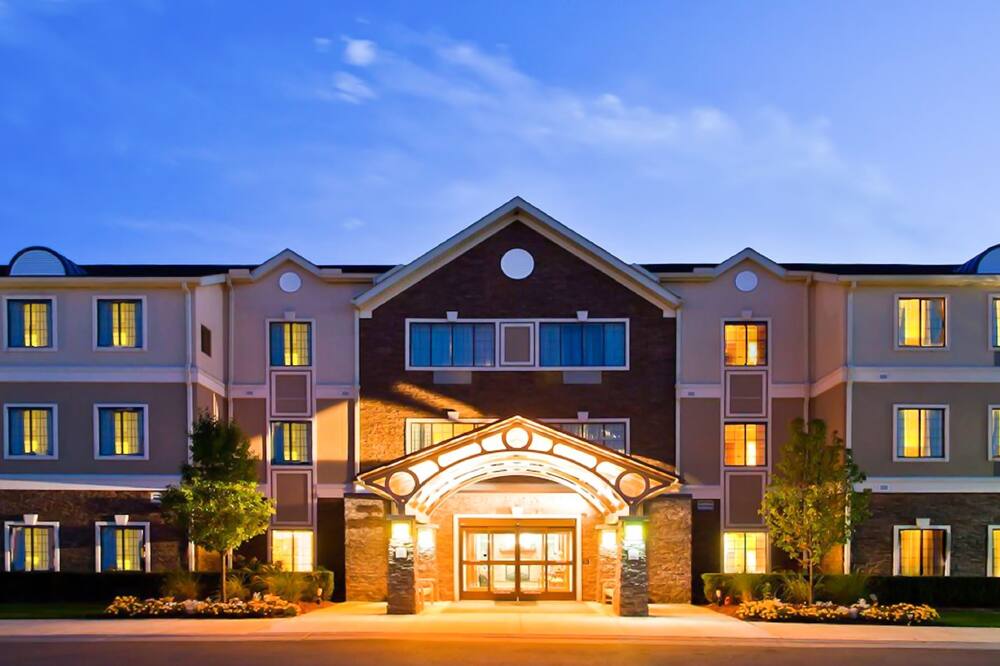 luxury hotels in Novi