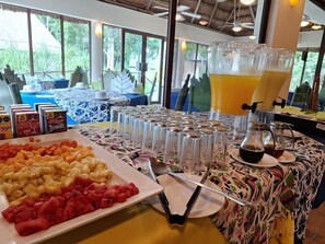 Der serveres morgenmad, frokost og aftensmad
