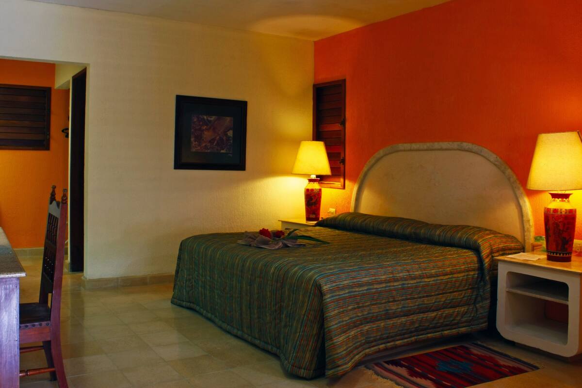 Standard Room, 1 King Bed