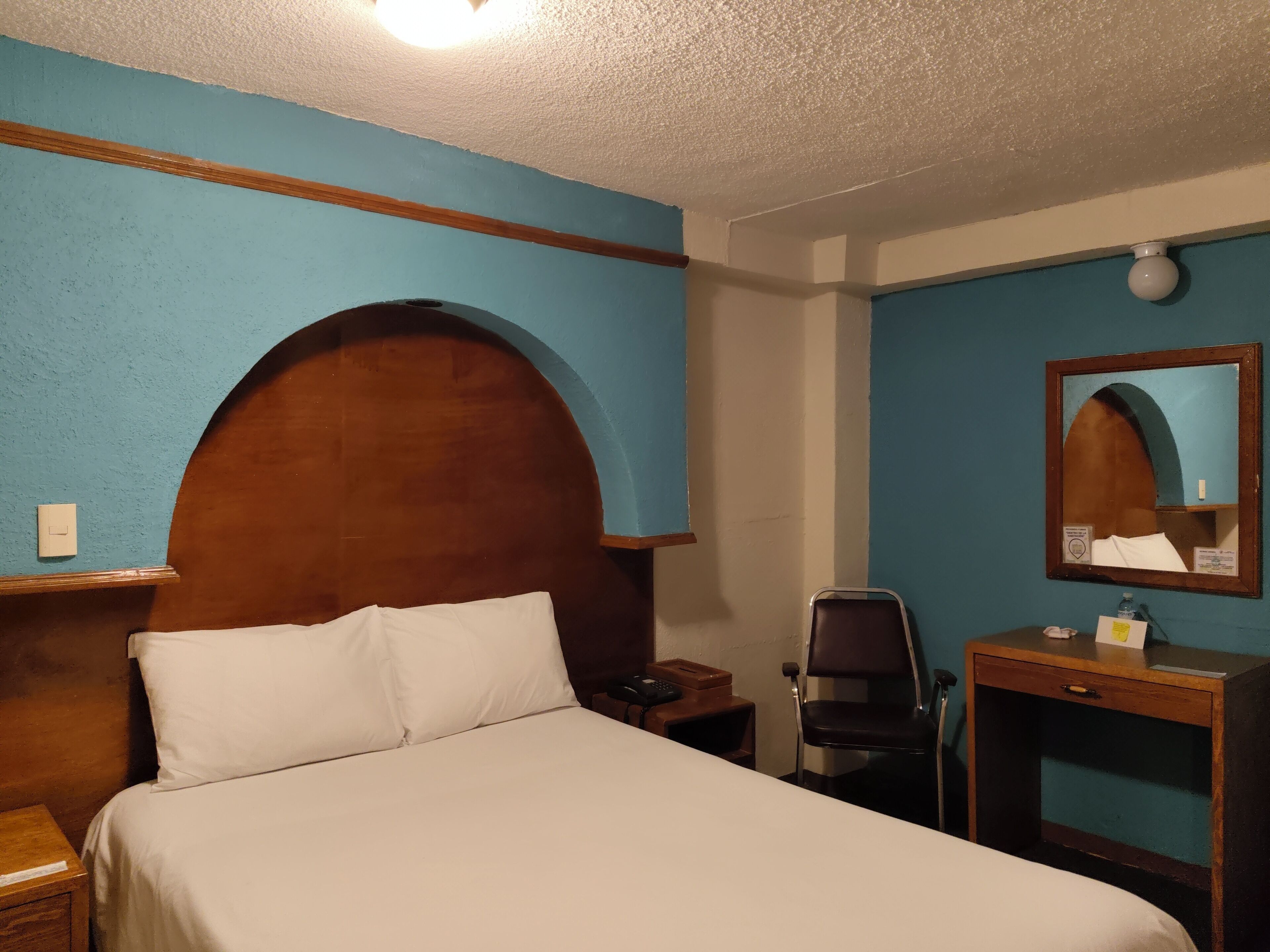 Standard Room, 1 Double Bed | In-room safe, desk, iron/ironing board, free WiFi