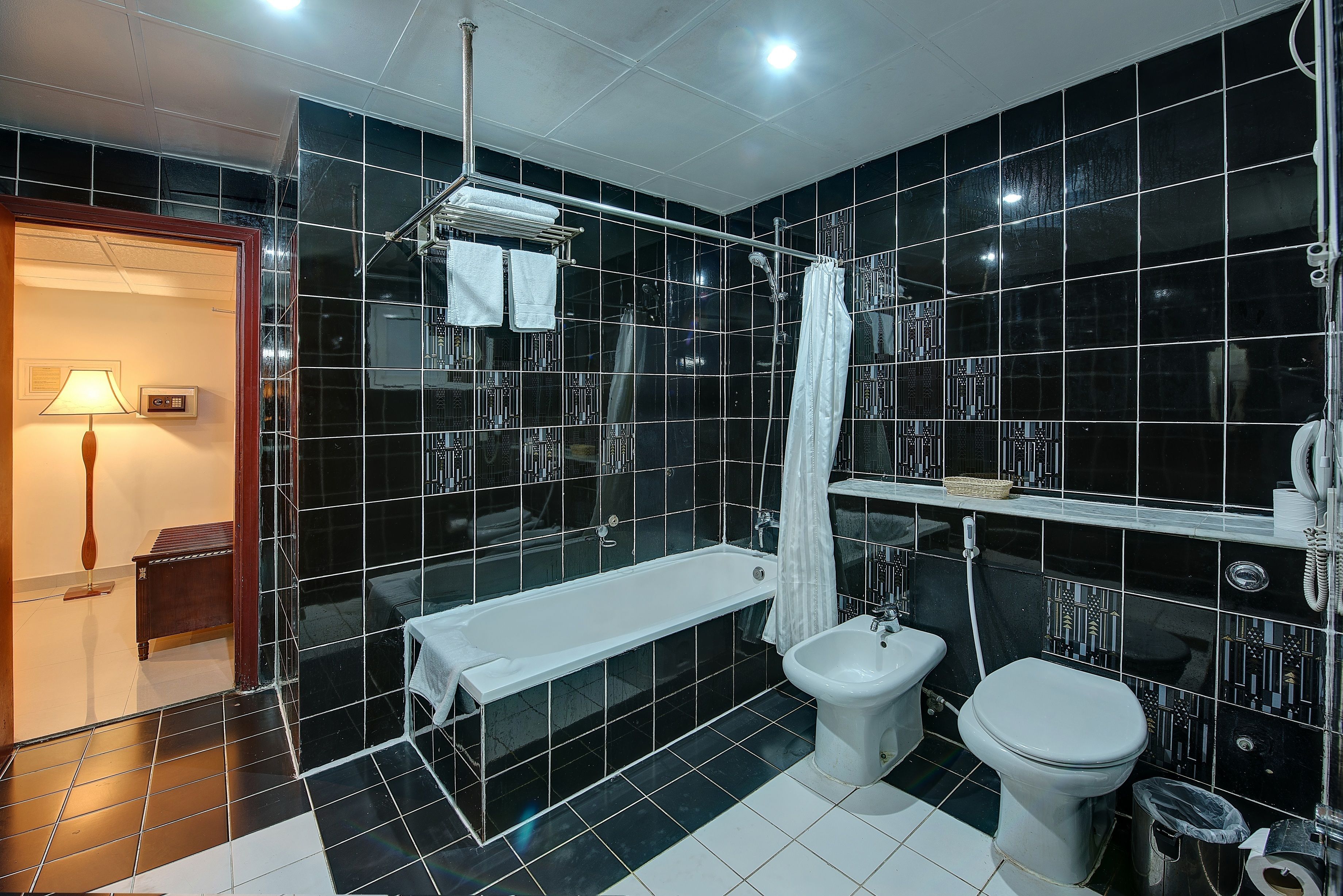 Deluxe Room | Bathroom shower