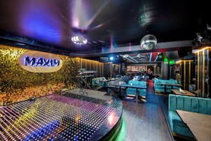 酒吧（店内）