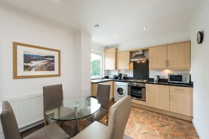2 Bedroom Apartment Plus | In-room dining