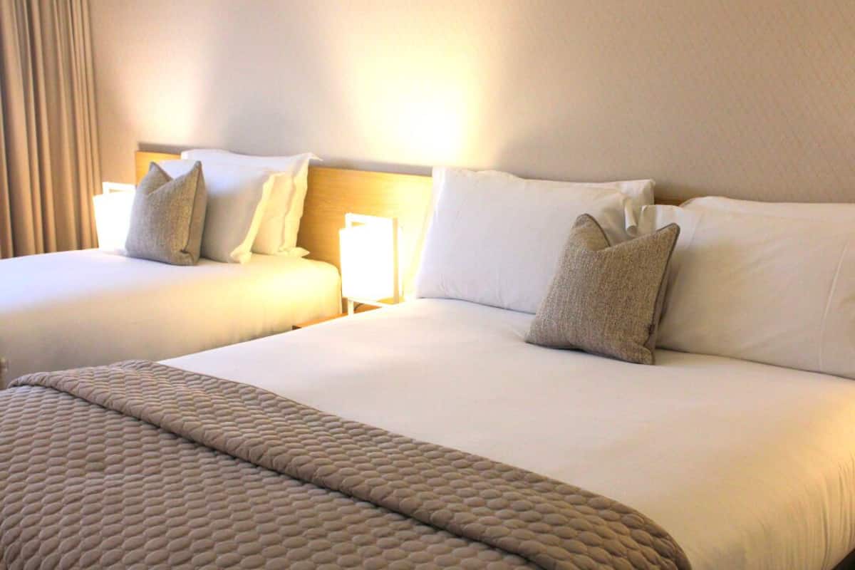 executive double or twin room | in-room safe, desk, blackout curtains, soundproofing