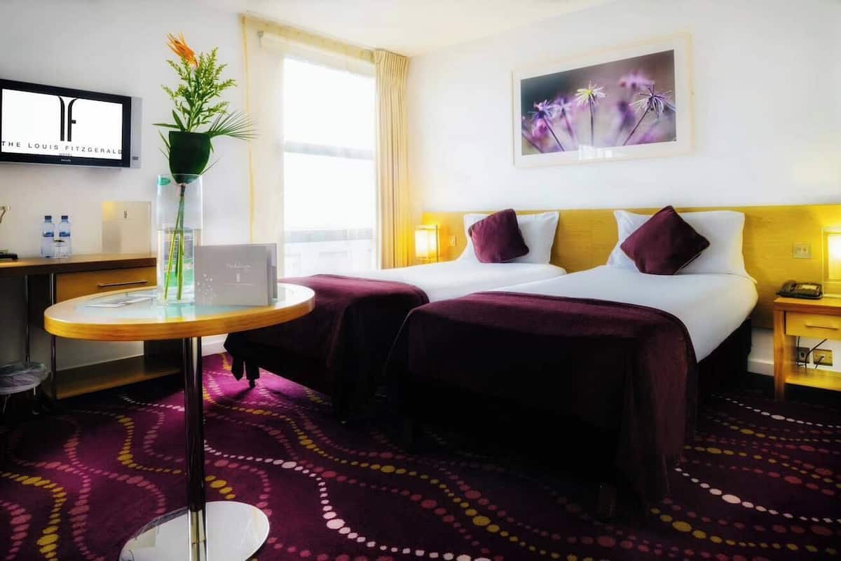 Twin Room | In-room safe, desk, blackout drapes, soundproofing