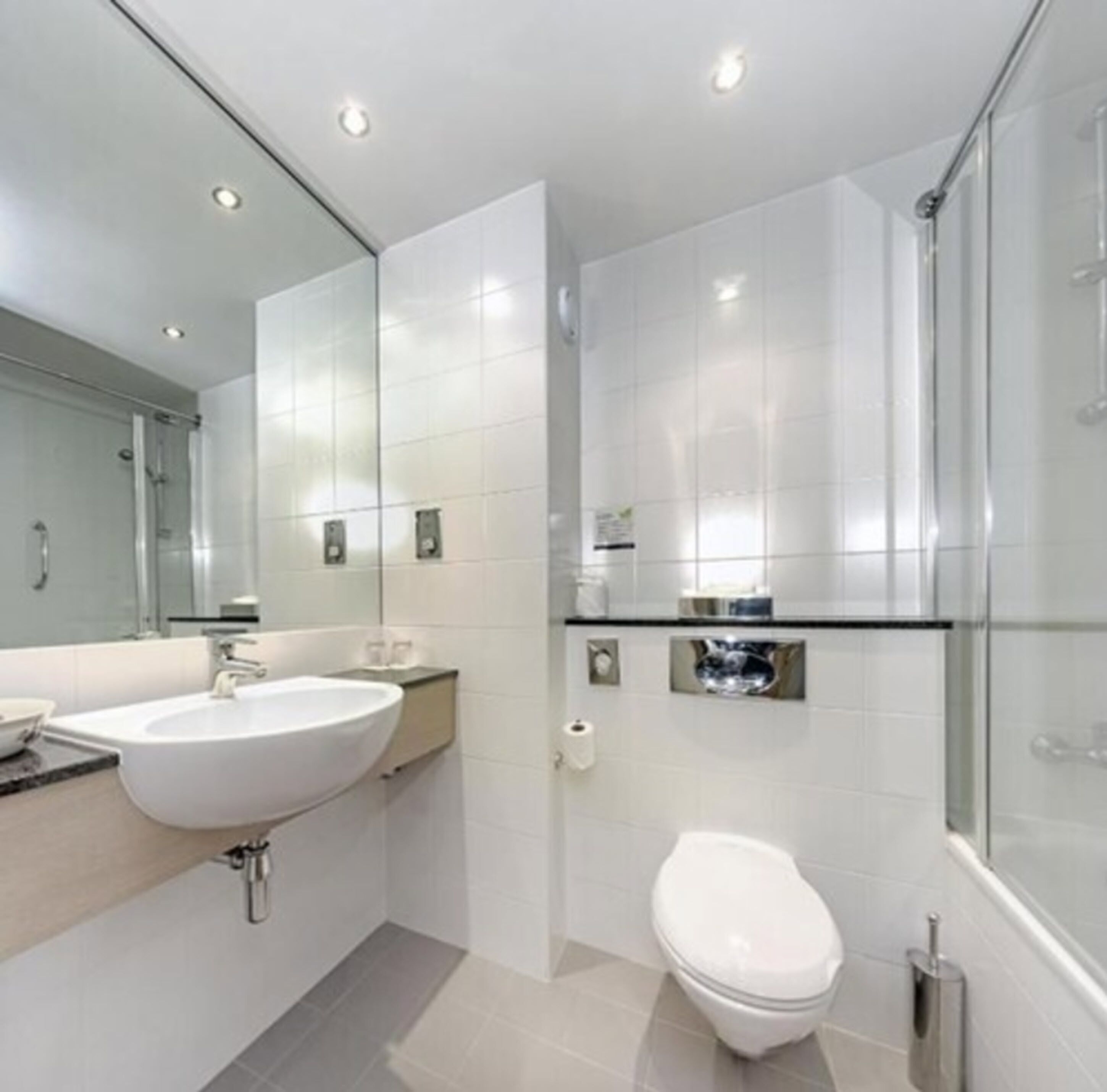 Combined shower/bathtub, designer toiletries, hair dryer, towels