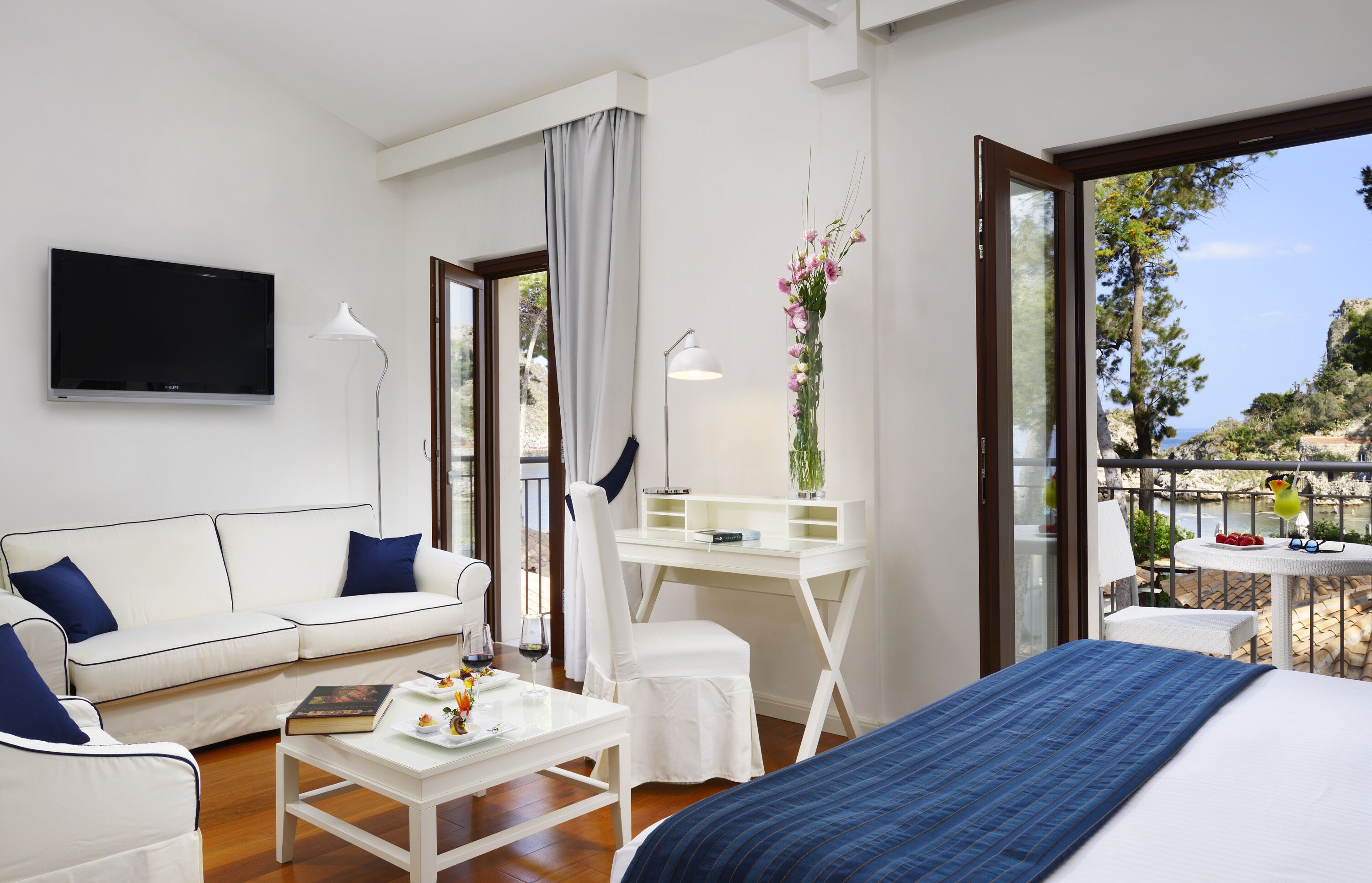 1 bedroom, down duvets, minibar, in-room safe