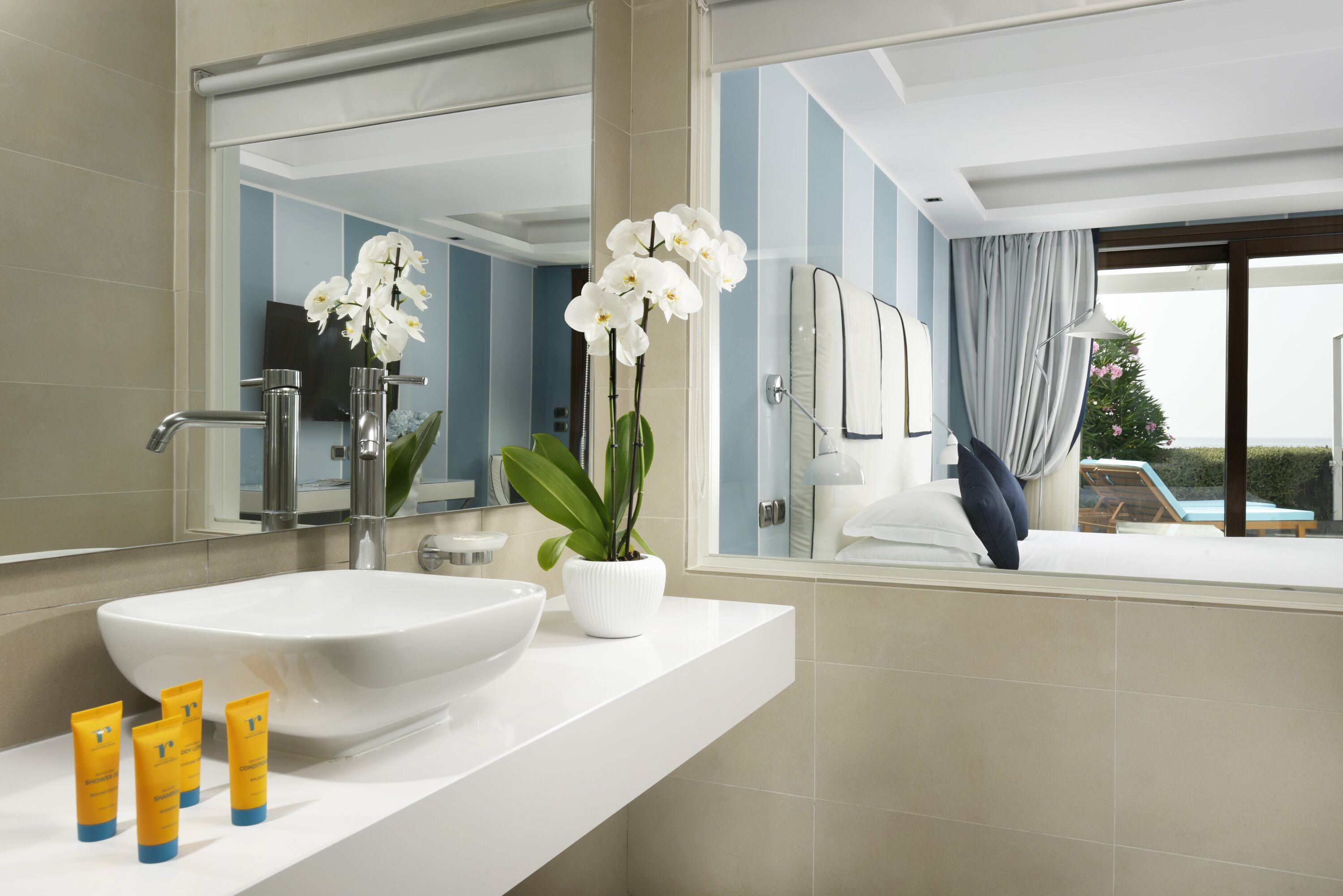 deluxe room with sea view | bathroom | designer toiletries, hair dryer, bathrobes, slippers