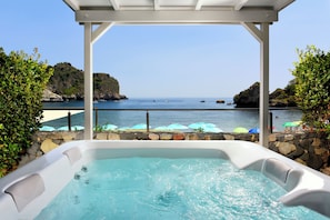 Superior room sea view with Jacuzzi | Terrace/patio - La Plage Resort (Taormina)