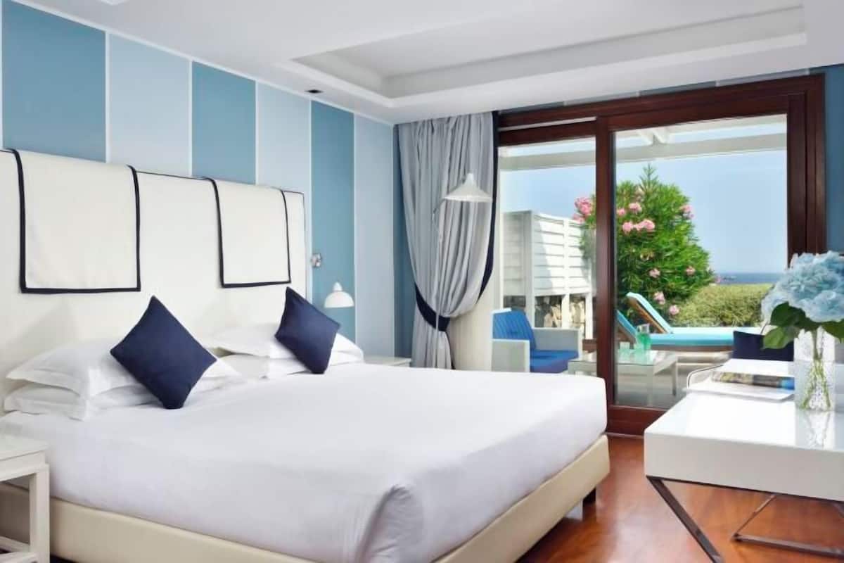 1 bedroom, down duvets, minibar, in-room safe
