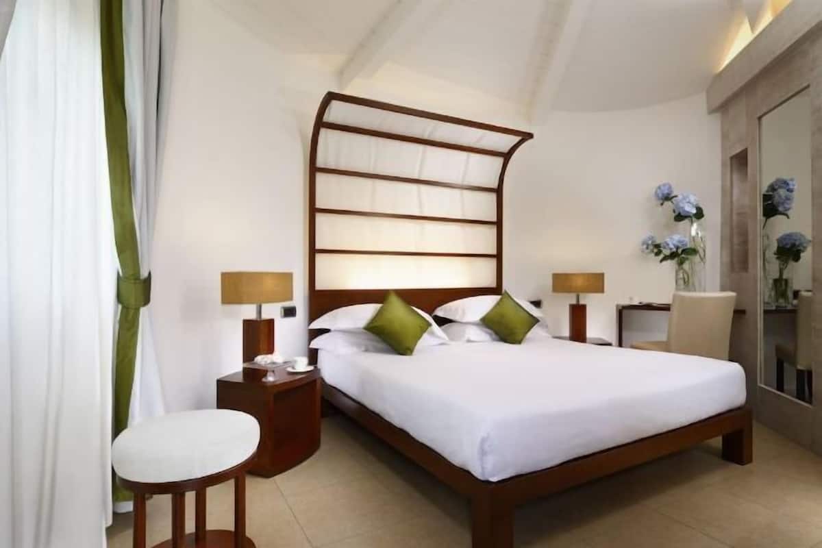 1 bedroom, down duvets, minibar, in-room safe