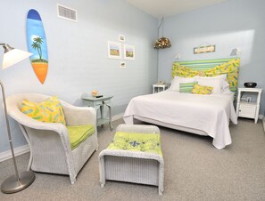 The Magnolia Room | 1 bedroom, premium bedding, individually decorated - The Mango Inn Bed & Breakfast (Lake Worth)