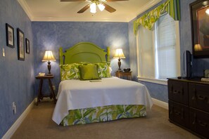 Chambre Deluxe, 1 grand lit, salle de bain attenante | 1 chambre, literie de qualité, décor unique, ameublement unique