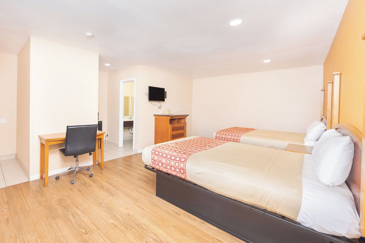 Premium bedding, iron/ironing board, free WiFi, bed sheets