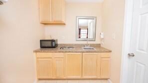 Private kitchenette - Regency Inn Hondo (Hondo)