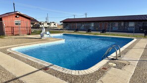 Outdoor pool - Regency Inn Hondo (Hondo)
