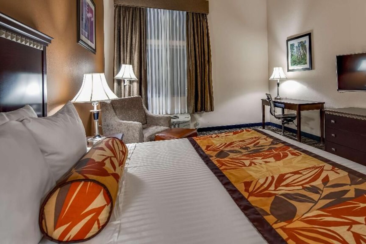 Premium bedding, pillowtop beds, desk, blackout drapes