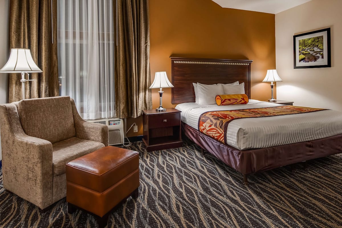 Premium bedding, pillowtop beds, desk, blackout drapes