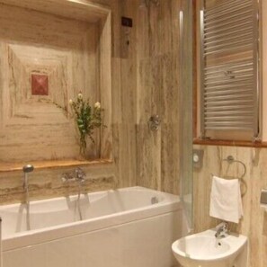 Triple Room | Deep soaking bathtub - ResidenzaRomaCentro (Rome)