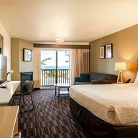 Muebles diferentes, escritorio y espacio para trabajar con laptop 