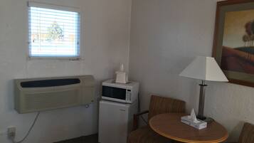 32 inci televisyen dengan kabel