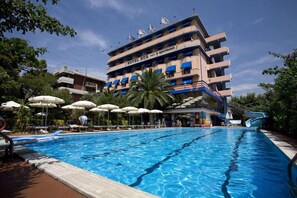 Outdoor pool, sun loungers - Hotel Eur (Camaiore)