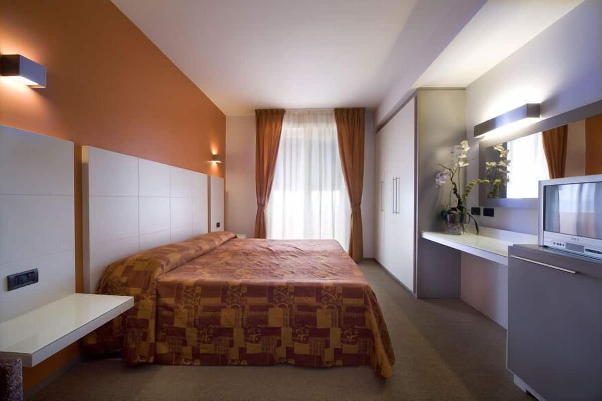 Quadruple Room, Balcony | Minibar, in-room safe, soundproofing, cribs (surcharge)
