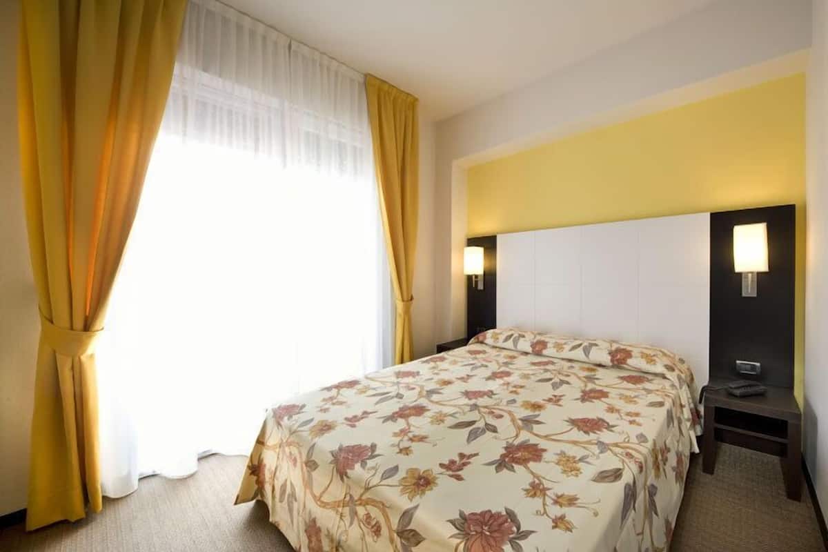 Quarto casal, sacada | Frigobar, cofres nos quartos, quartos à prova de som, berços (sobretaxa)