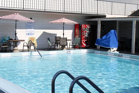 Village Inn Destin - Image 2