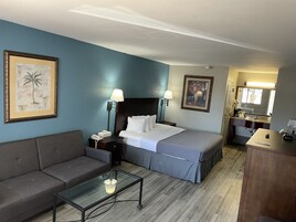 1 King Bed, Non Smoking | Desk, blackout drapes, iron/ironing board, free WiFi