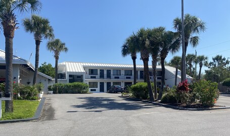 Village Inn Destin - Image 3