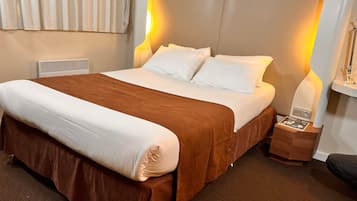 Laptop workspace, free WiFi, bed sheets