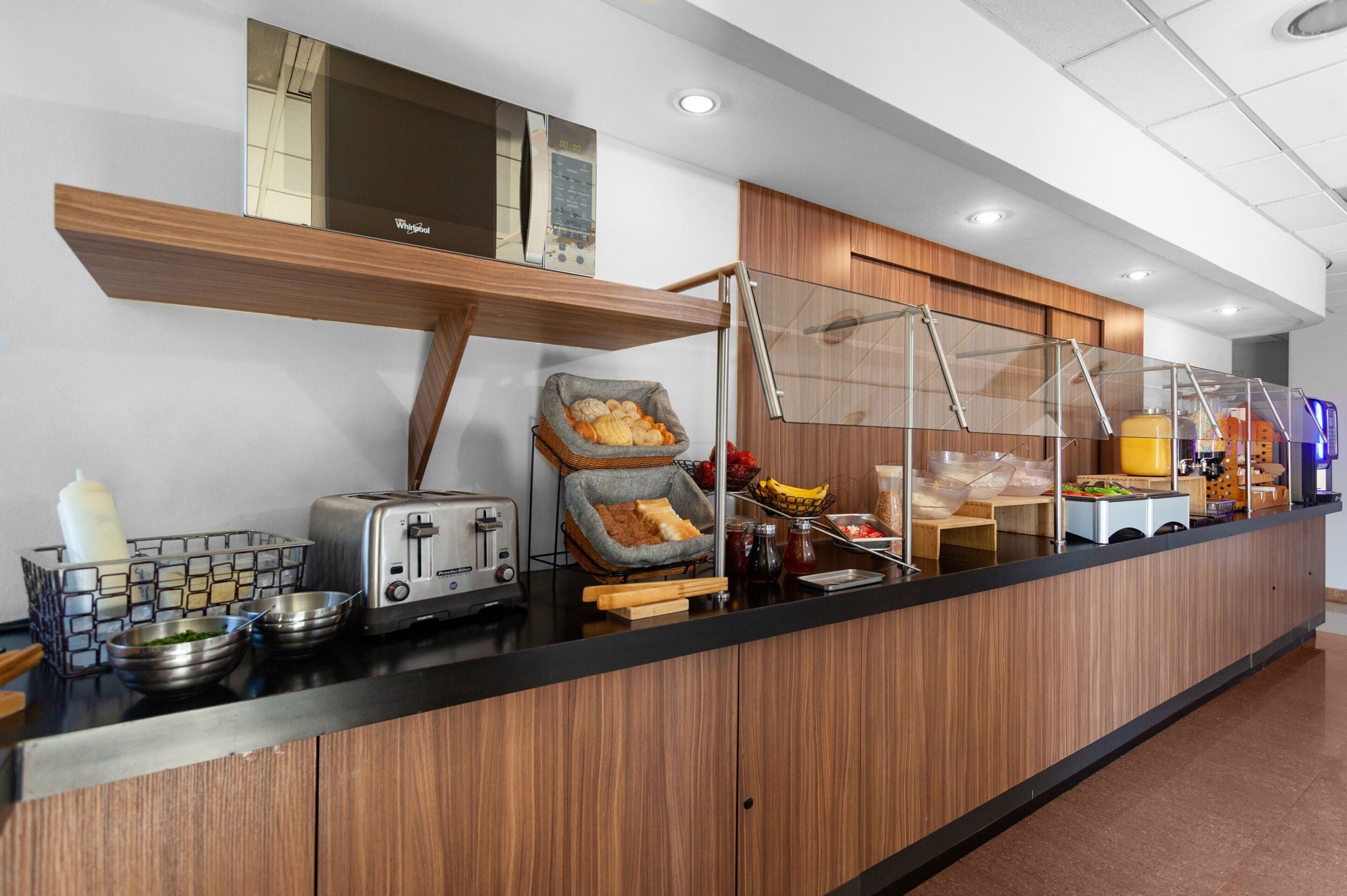 free daily continental breakfast