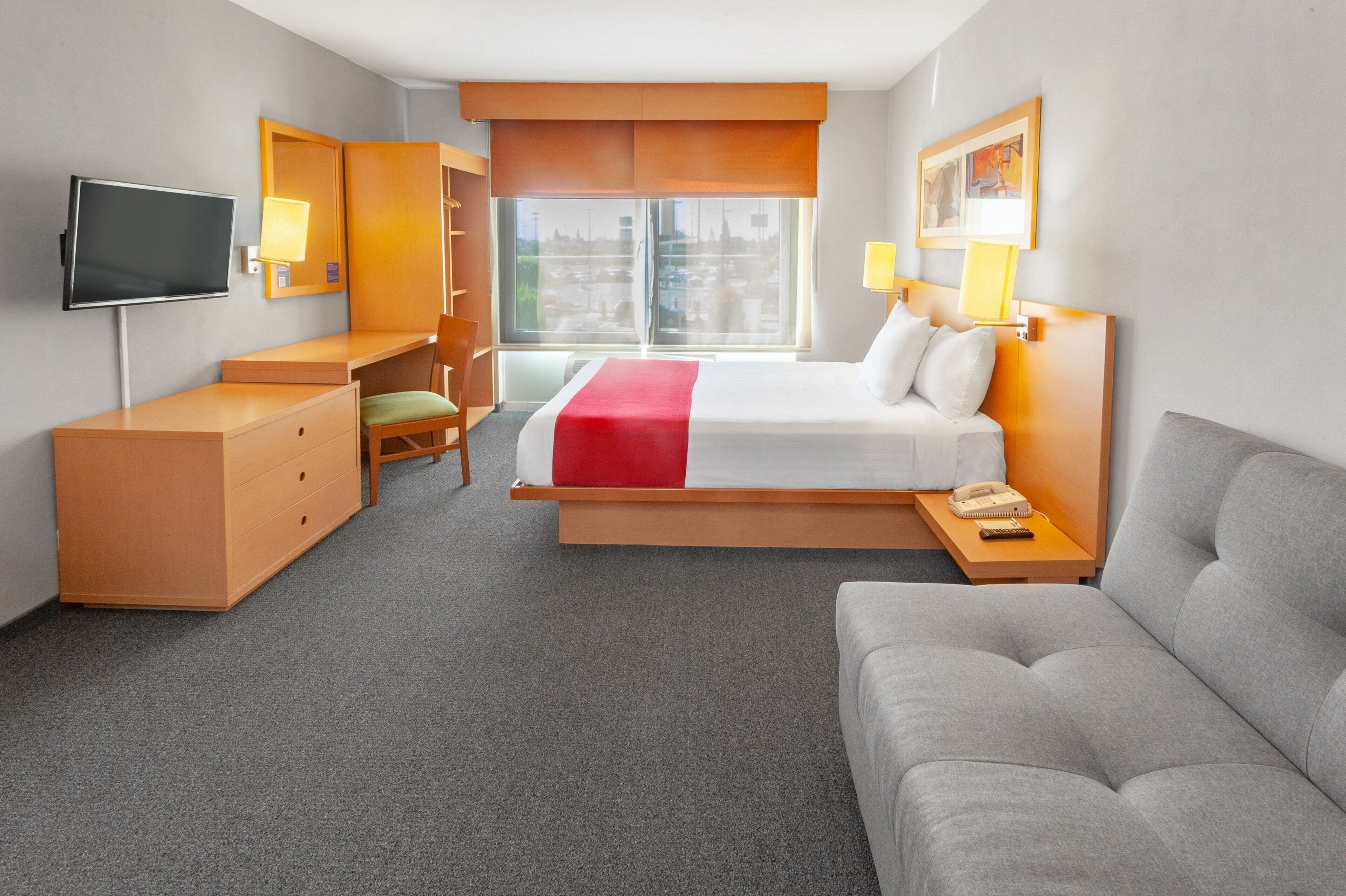 suite, 1 queen bed with sofa bed | down duvets, minibar, desk, blackout curtains