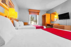 Zimmer, 2 Doppelbetten, Nichtraucher | Daunenbettdecken, Minibar, Schreibtisch, Verdunkelungsvorhänge